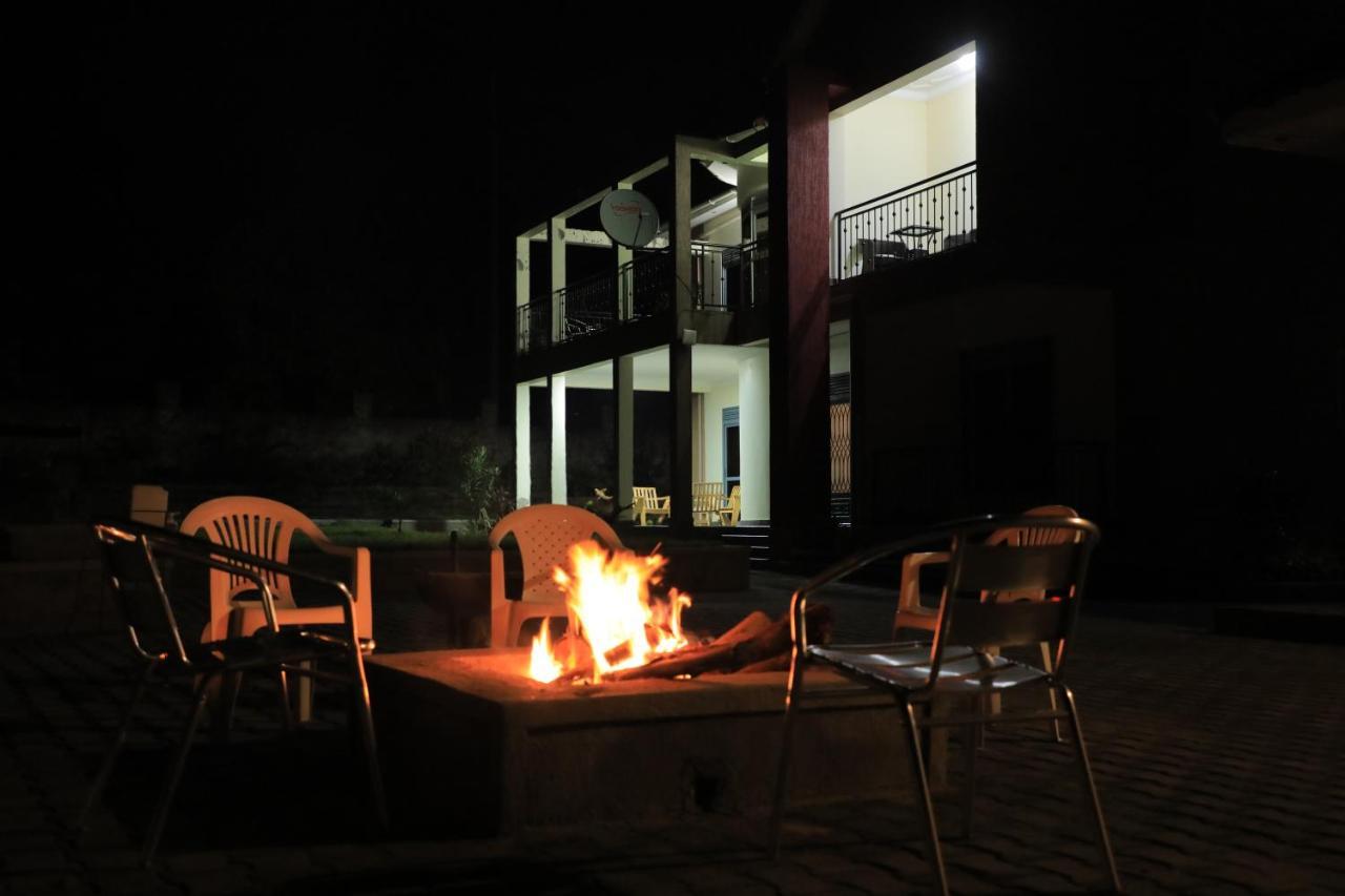 Silver Oaks Hotel Boma Fort Portal Экстерьер фото