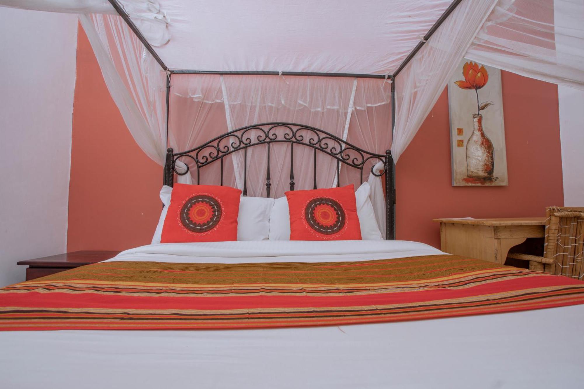 Silver Oaks Hotel Boma Fort Portal Экстерьер фото