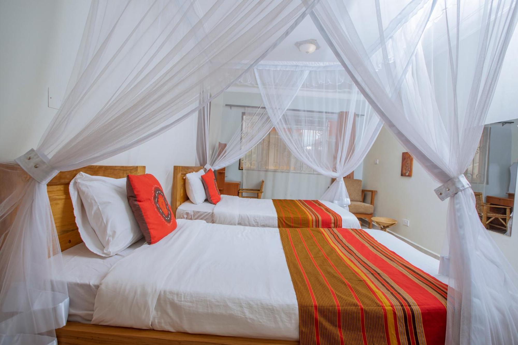 Silver Oaks Hotel Boma Fort Portal Экстерьер фото