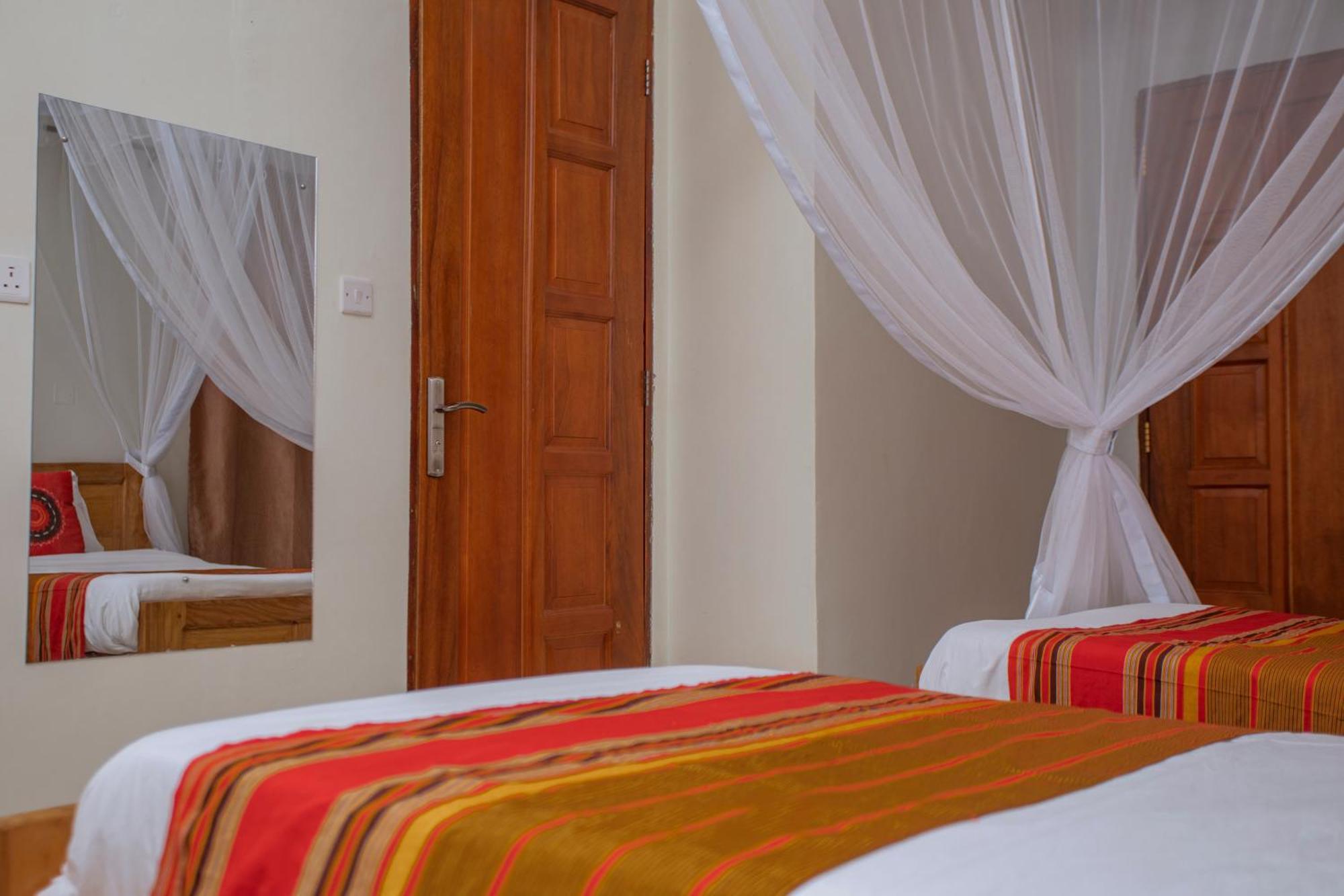 Silver Oaks Hotel Boma Fort Portal Экстерьер фото