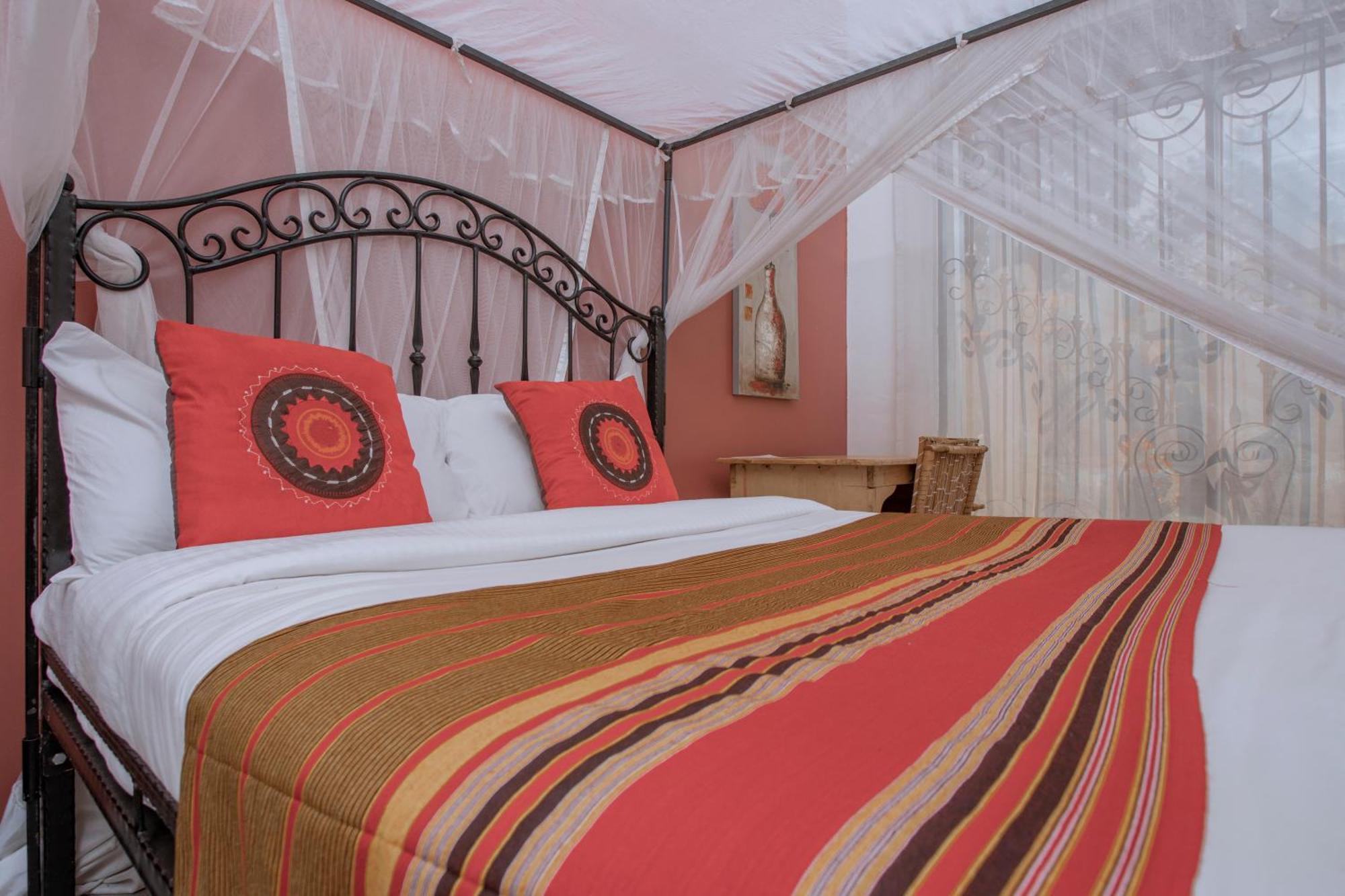 Silver Oaks Hotel Boma Fort Portal Экстерьер фото