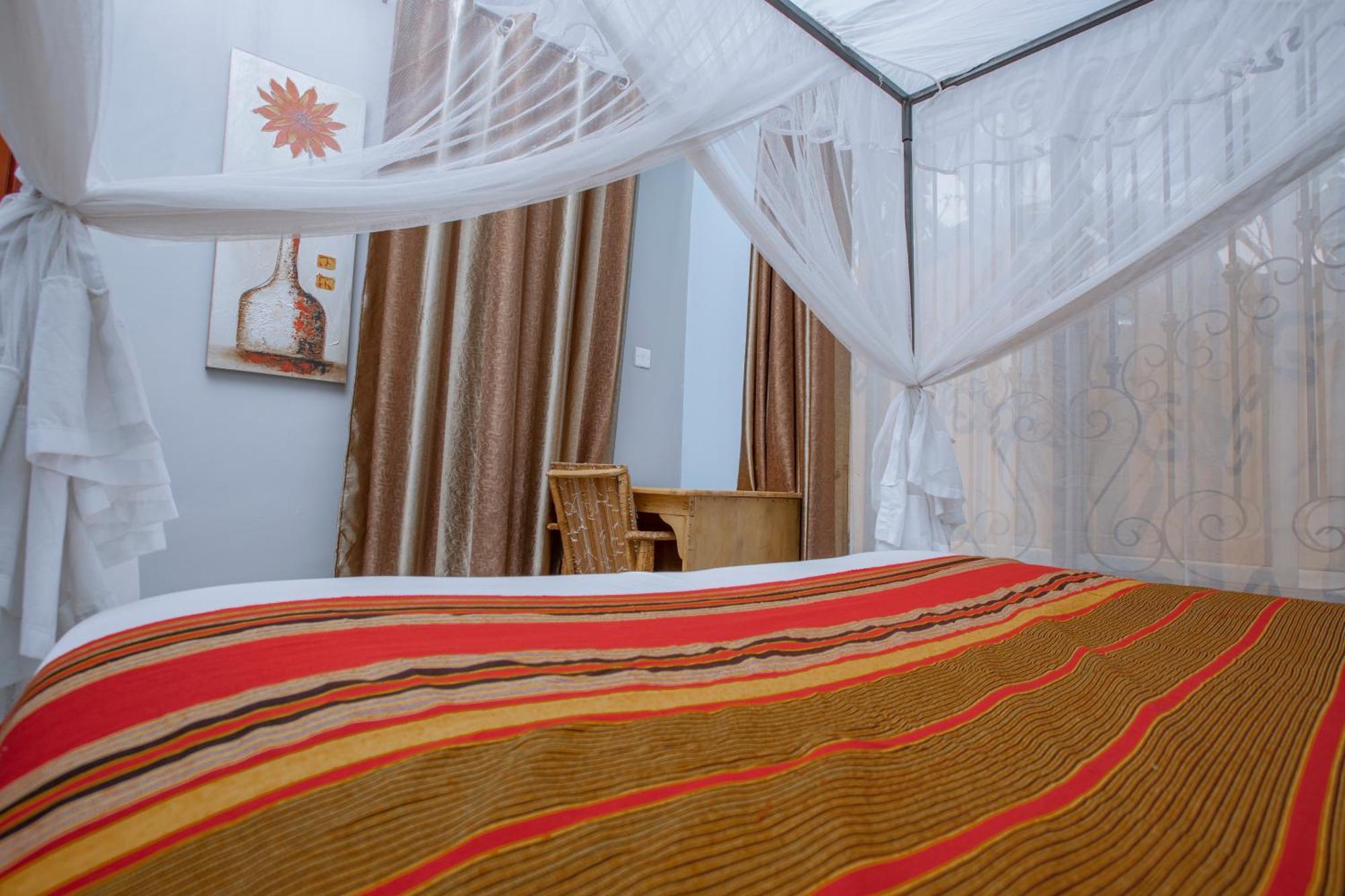 Silver Oaks Hotel Boma Fort Portal Экстерьер фото