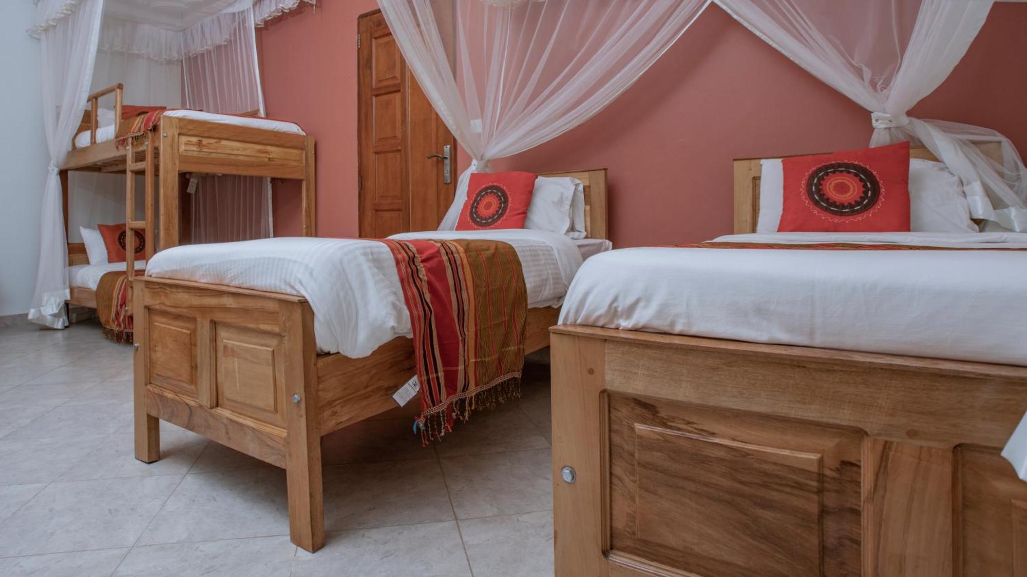 Silver Oaks Hotel Boma Fort Portal Экстерьер фото