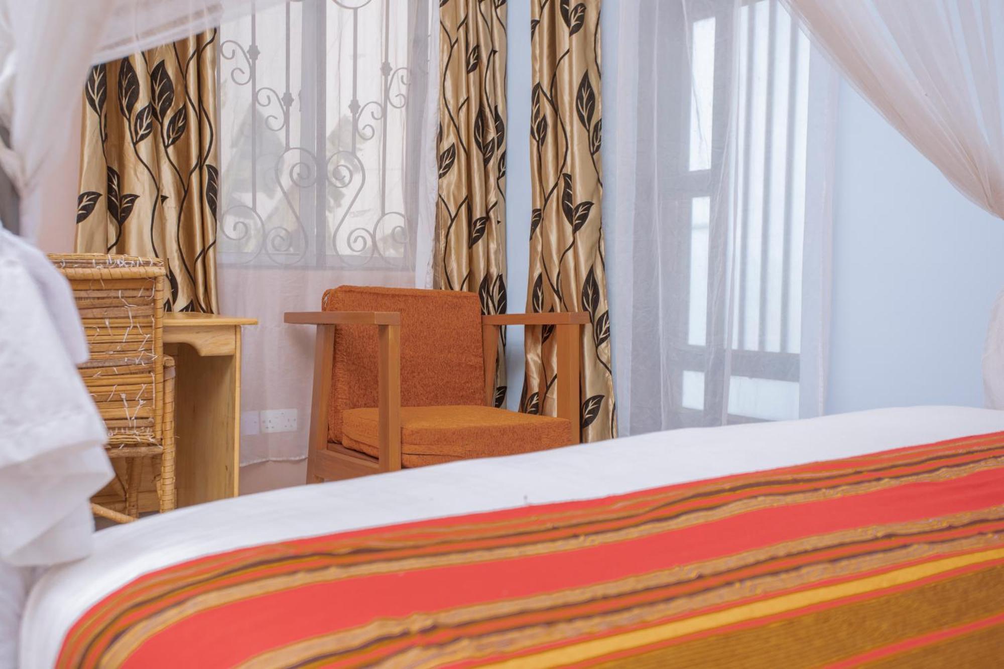 Silver Oaks Hotel Boma Fort Portal Экстерьер фото