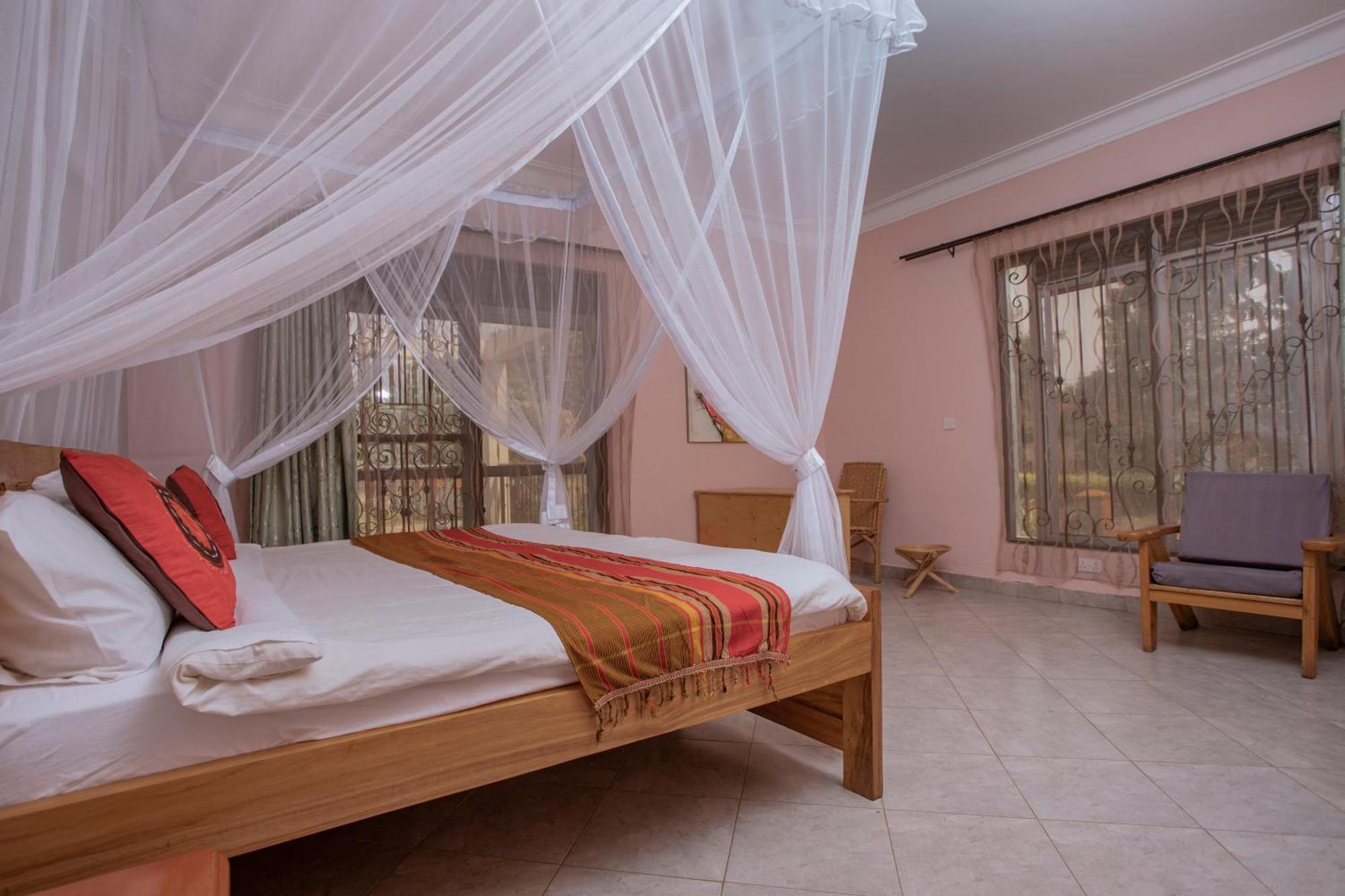 Silver Oaks Hotel Boma Fort Portal Экстерьер фото