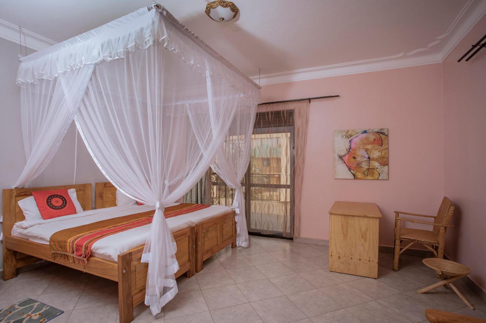 Silver Oaks Hotel Boma Fort Portal Экстерьер фото