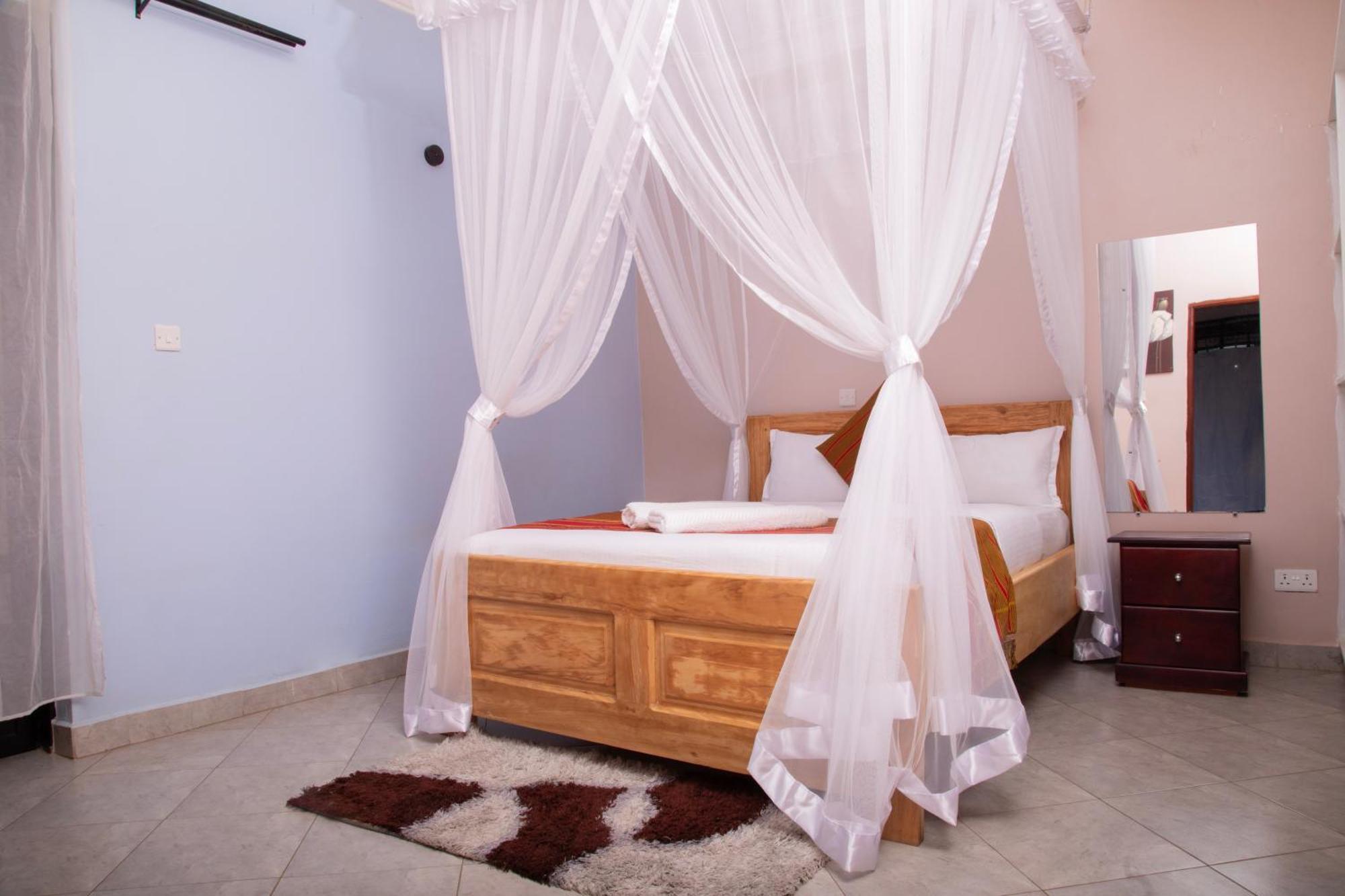 Silver Oaks Hotel Boma Fort Portal Экстерьер фото