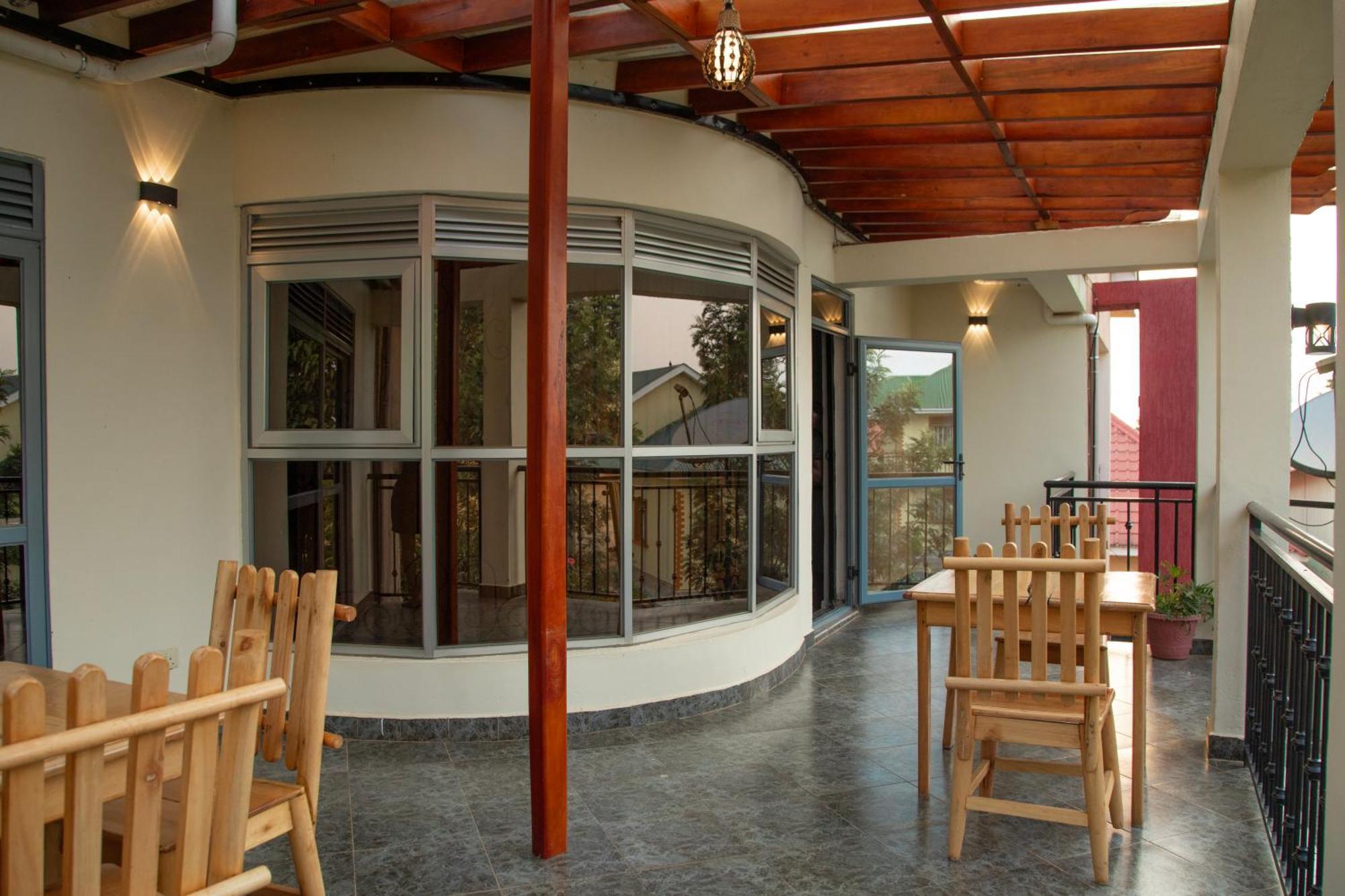 Silver Oaks Hotel Boma Fort Portal Экстерьер фото