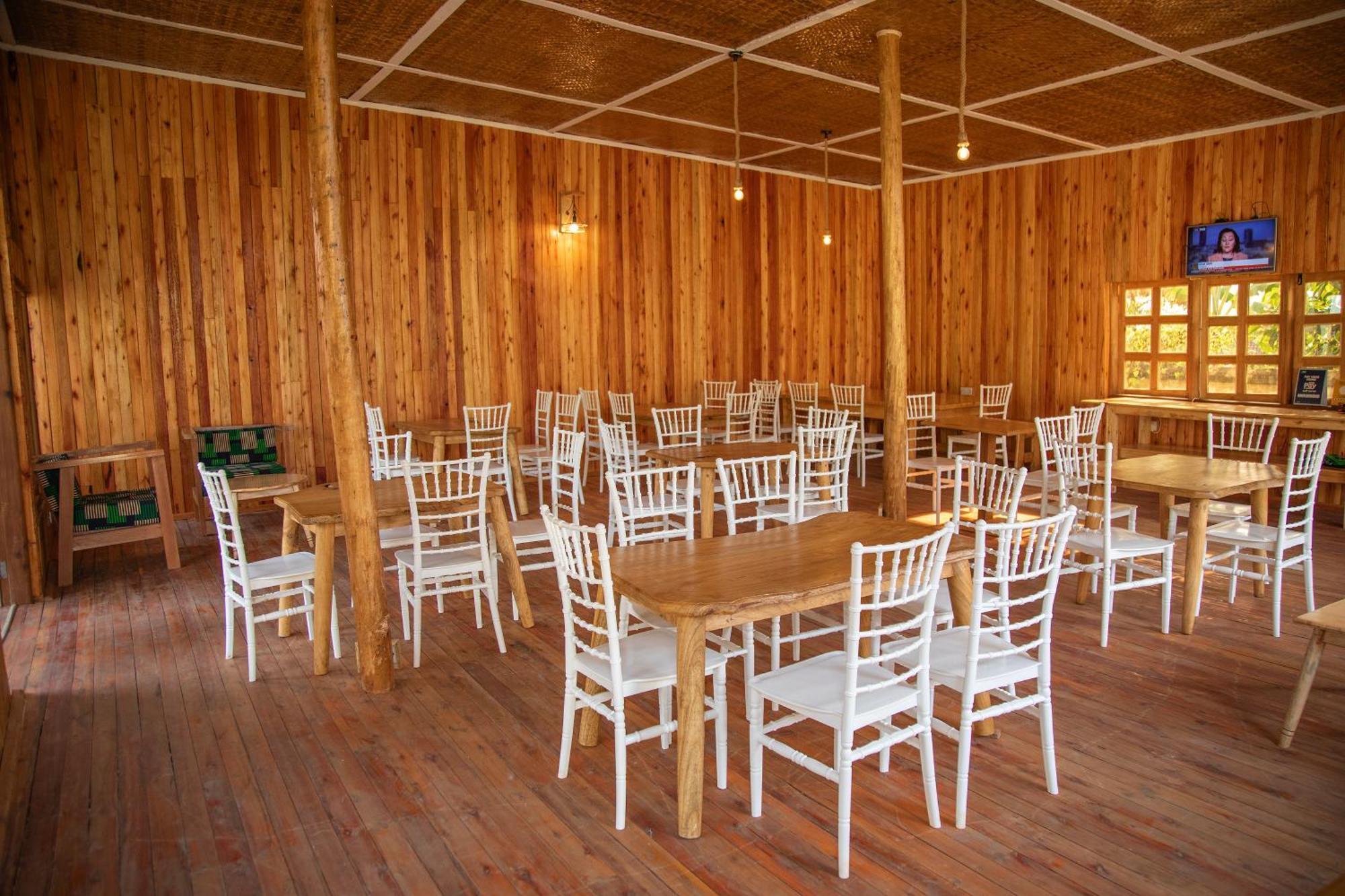 Silver Oaks Hotel Boma Fort Portal Экстерьер фото