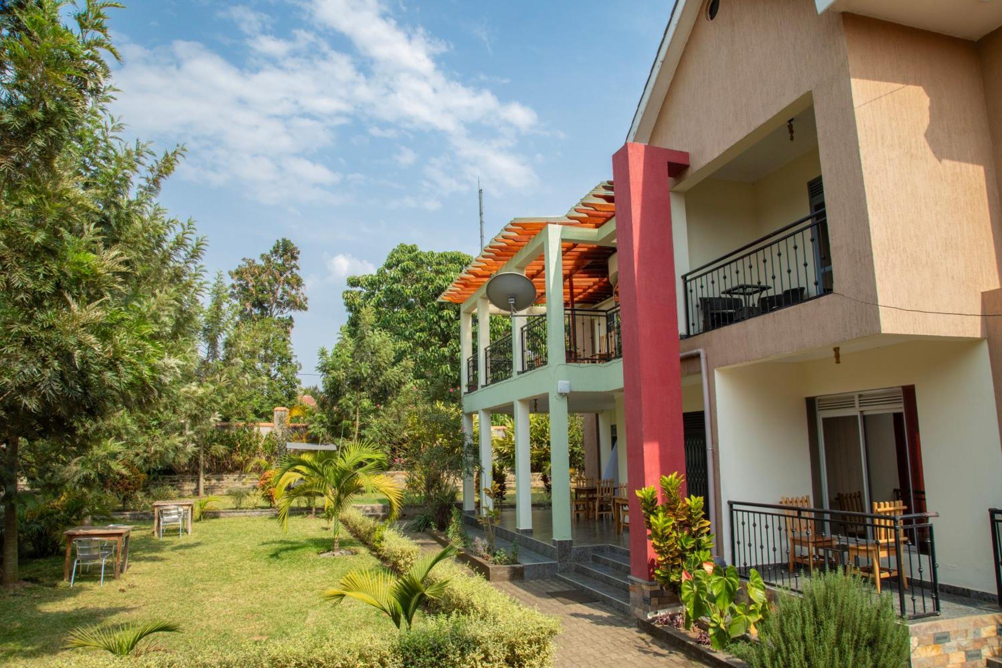 Silver Oaks Hotel Boma Fort Portal Экстерьер фото