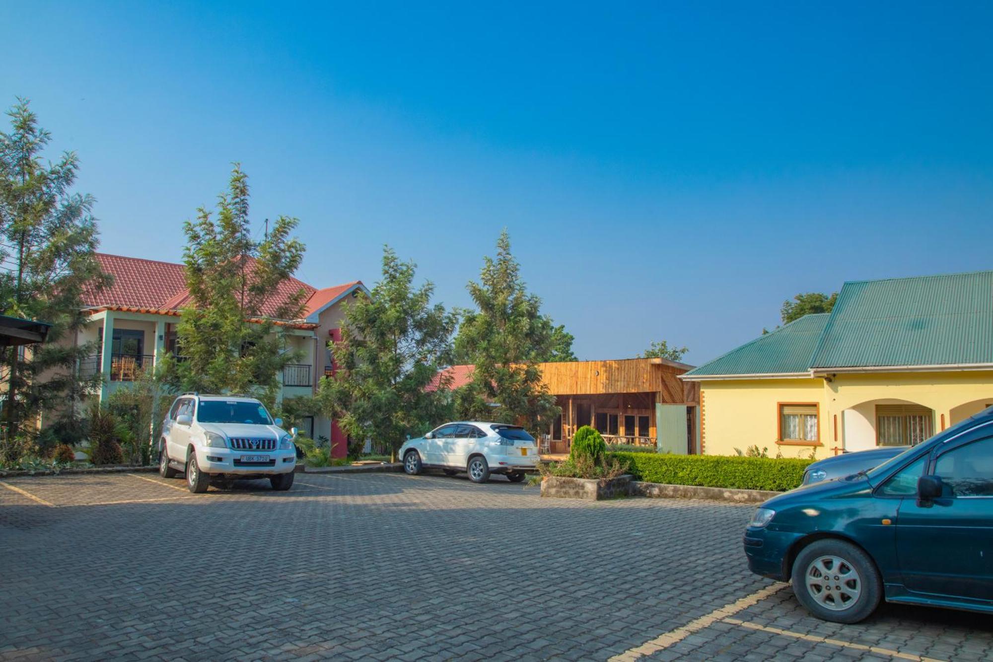 Silver Oaks Hotel Boma Fort Portal Экстерьер фото