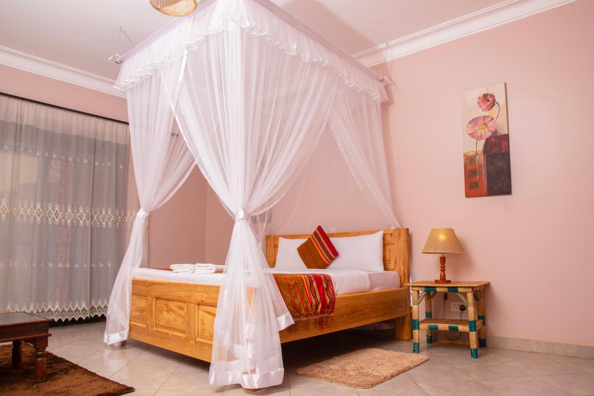 Silver Oaks Hotel Boma Fort Portal Экстерьер фото