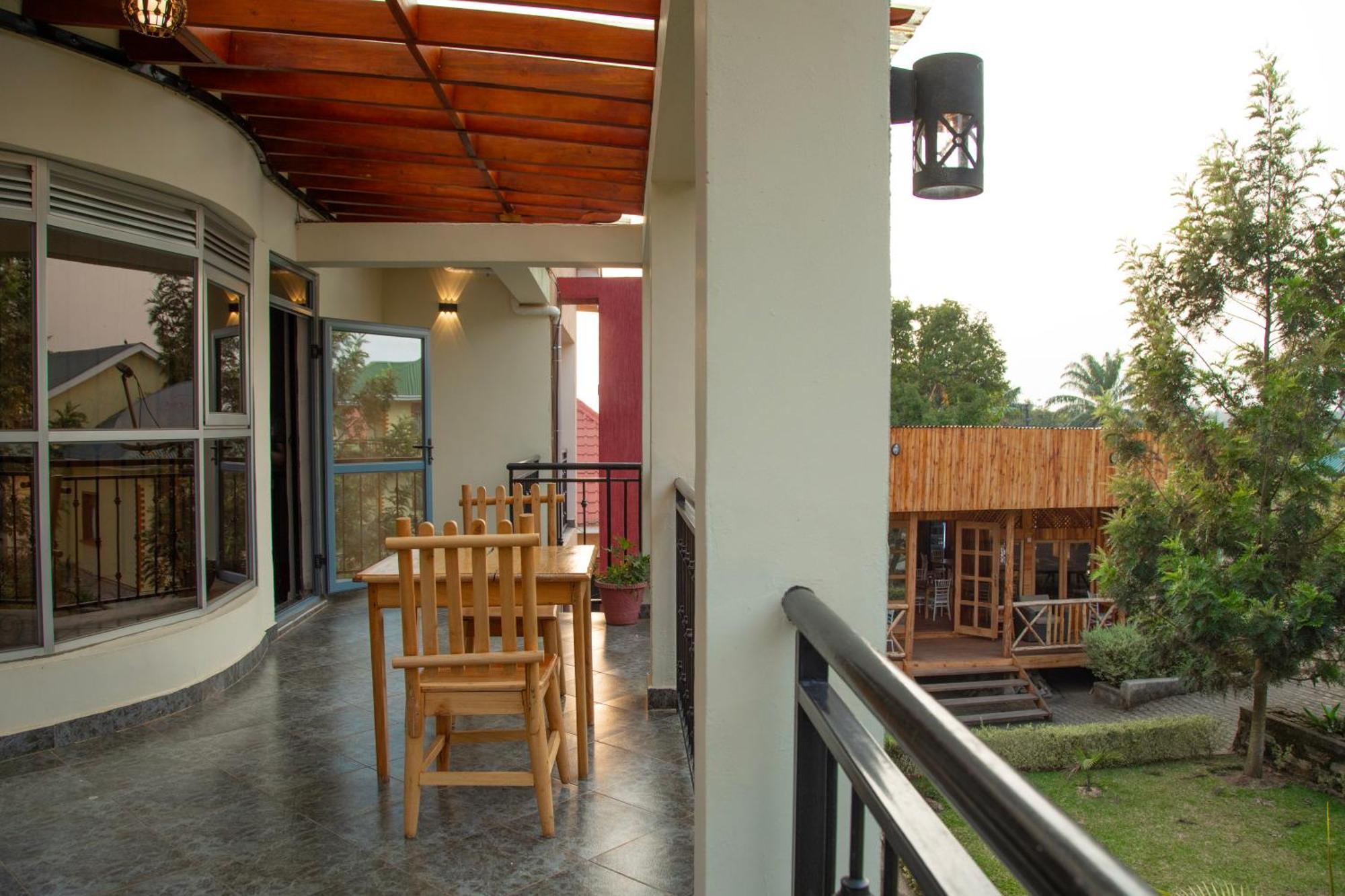 Silver Oaks Hotel Boma Fort Portal Экстерьер фото
