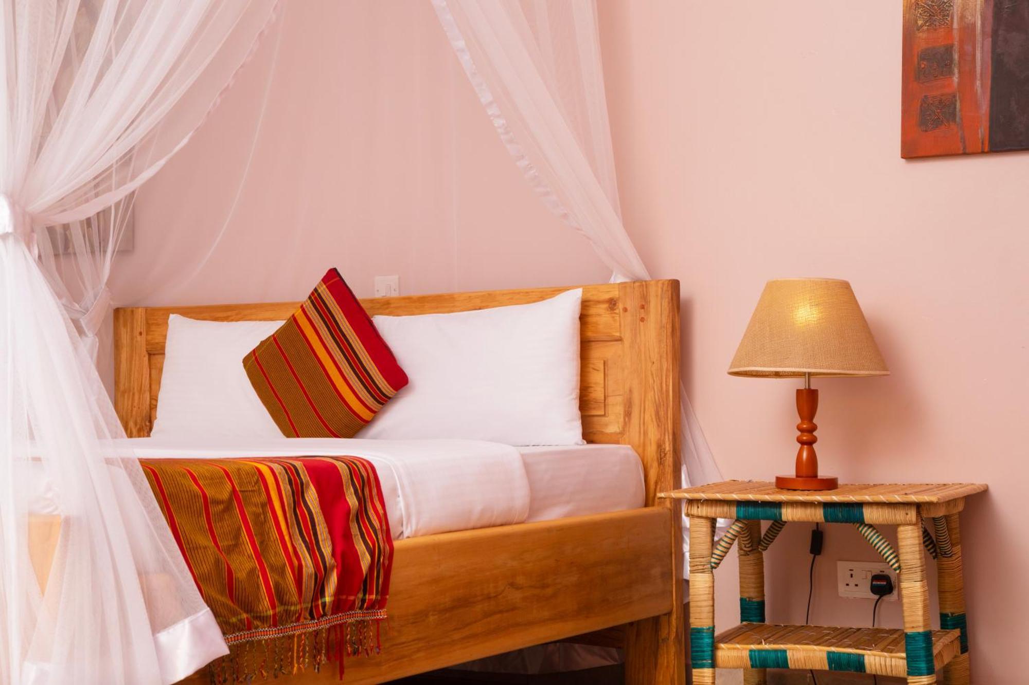 Silver Oaks Hotel Boma Fort Portal Экстерьер фото